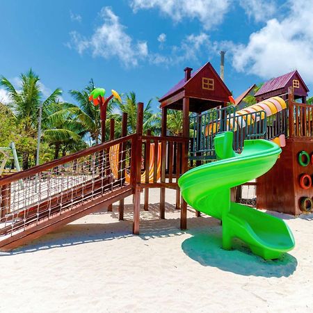 Crystals Beach Resort Belle Mare, A Member Of Radisson Individuals Palmar Exteriér fotografie