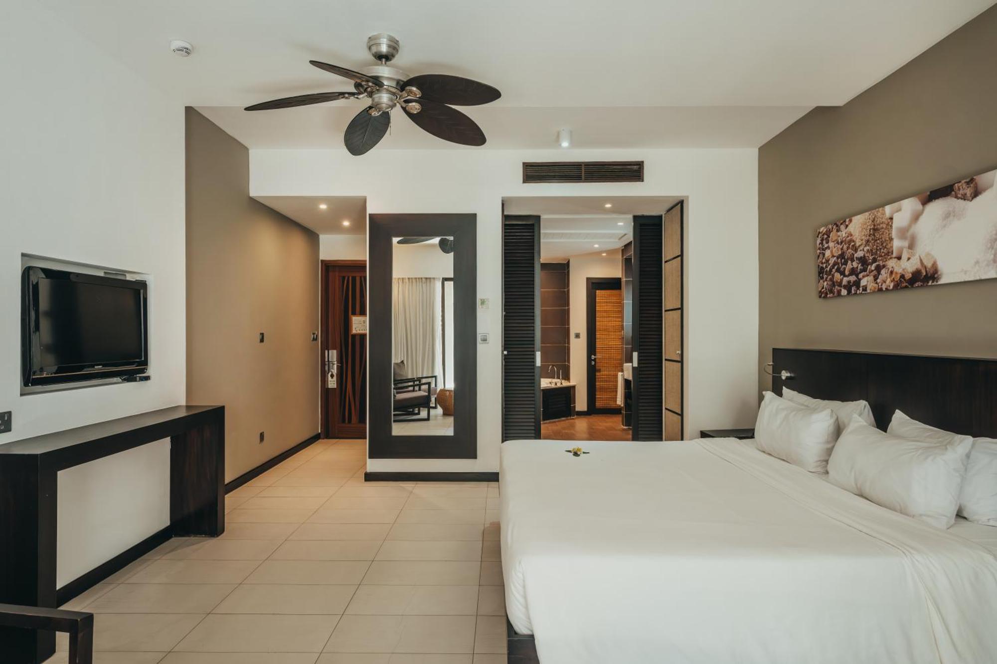 Crystals Beach Resort Belle Mare, A Member Of Radisson Individuals Palmar Exteriér fotografie