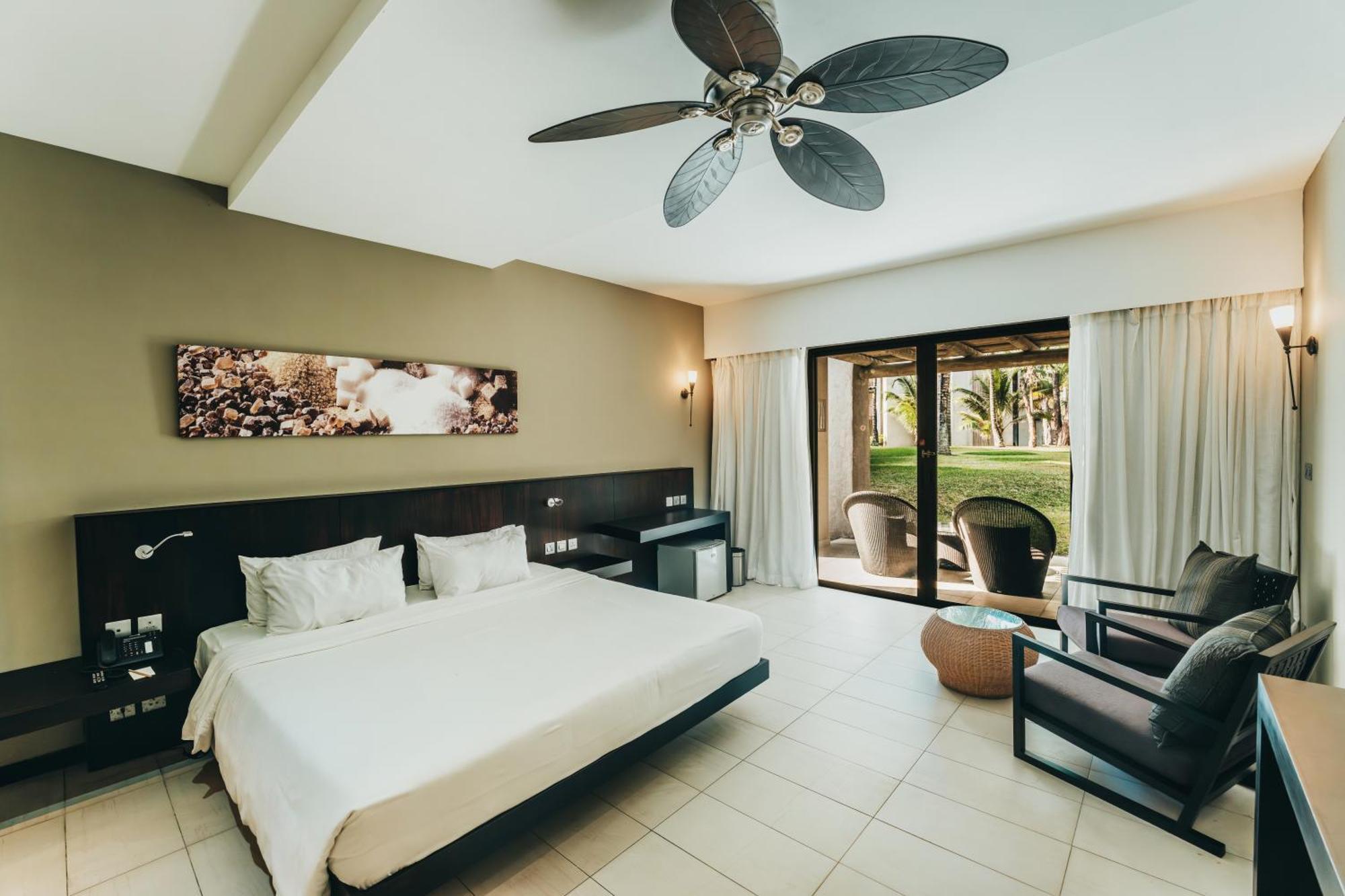 Crystals Beach Resort Belle Mare, A Member Of Radisson Individuals Palmar Exteriér fotografie