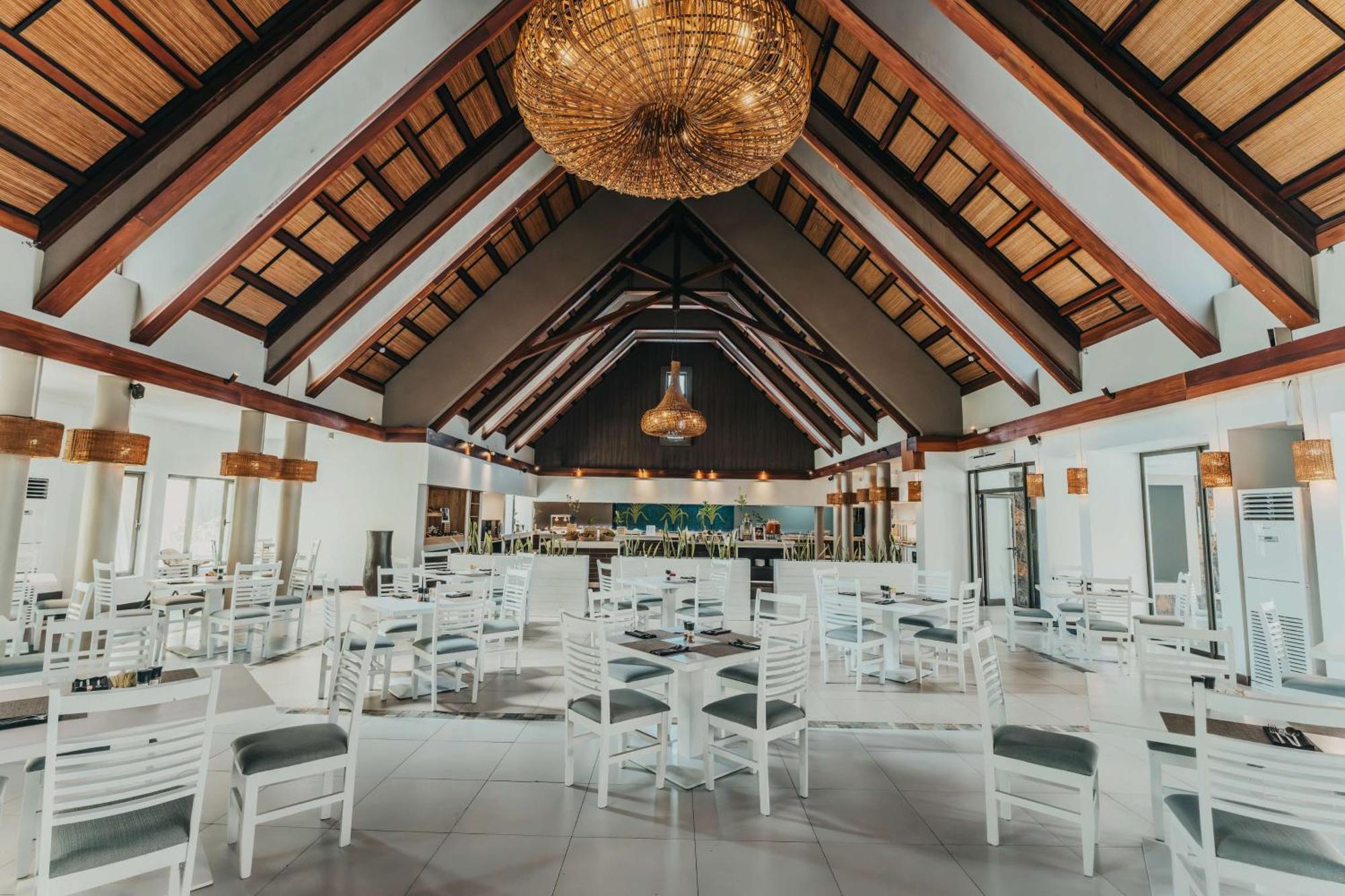 Crystals Beach Resort Belle Mare, A Member Of Radisson Individuals Palmar Exteriér fotografie