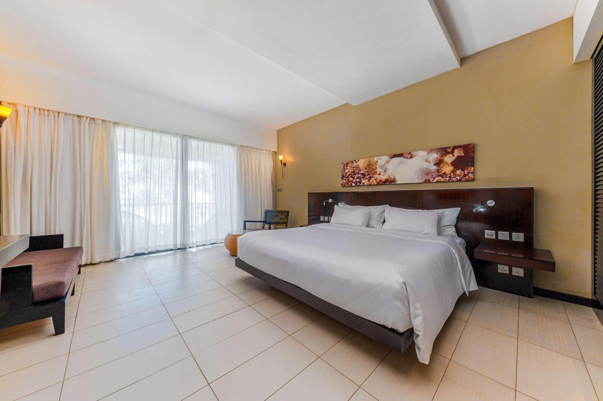 Crystals Beach Resort Belle Mare, A Member Of Radisson Individuals Palmar Exteriér fotografie